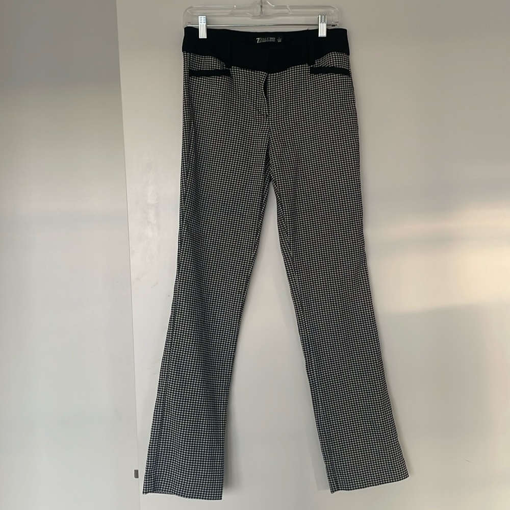 New York & Co black and white houndstooth bootleg trousers